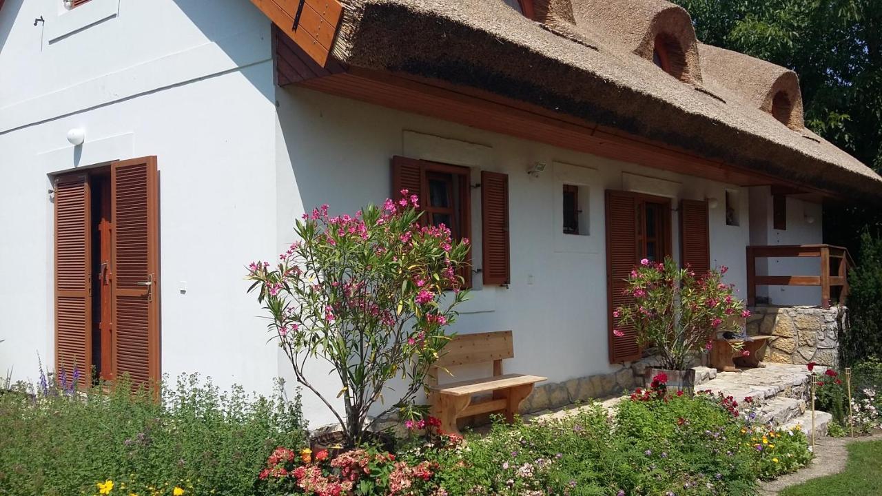 Liliomfa Apartman Appartement Szigliget Buitenkant foto